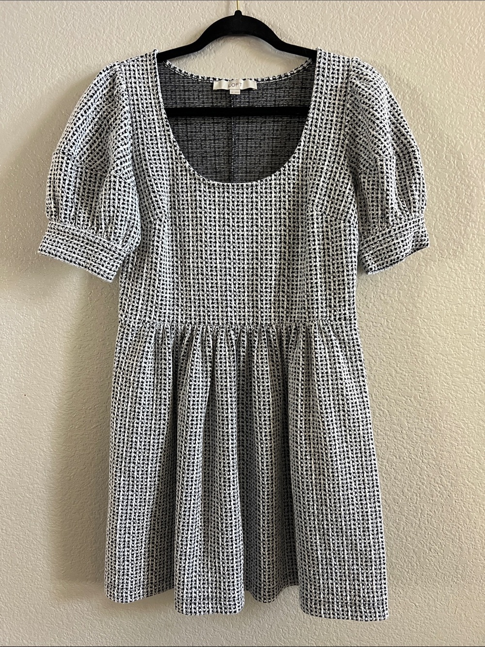 Loft Black and White Textured Puff-Sleeve Dress Size XS